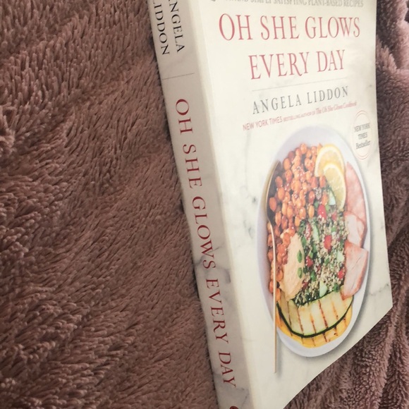 Oh She Glows Everyday Plant Based Recipe Book - Picture 3 of 3